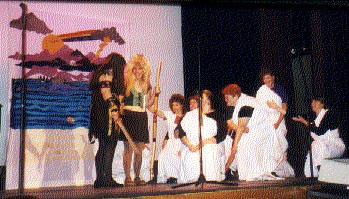 Xena, Gabrielle, singers in togas